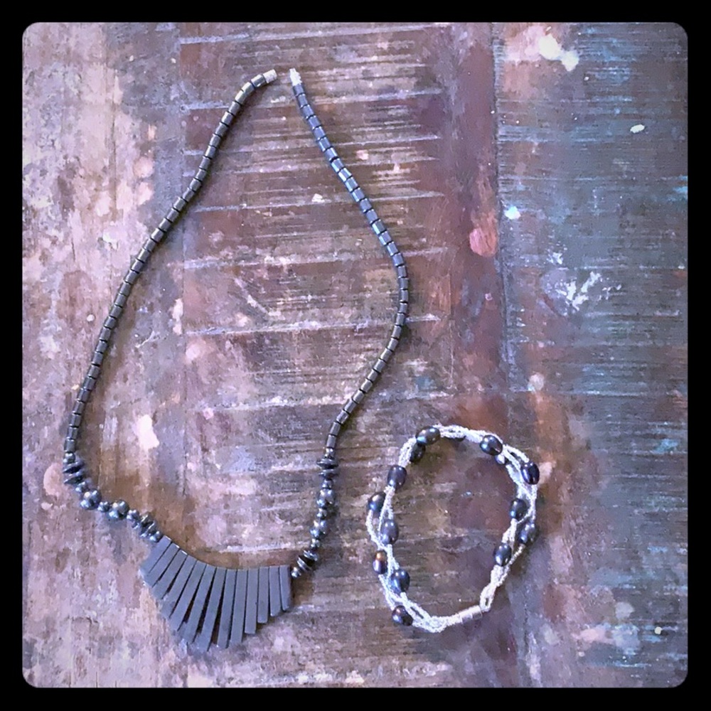 Bundle: Necklace and bracelet.